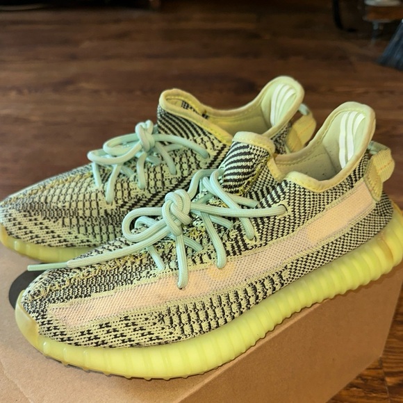 Size 7 adidas Yeezy Boost 350 V2 Low Semi Frozen Yellow Shoes Men 7 Women 8.5 - Picture 6 of 6